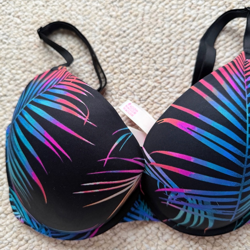 PINK Victoria's Secret Multicolor Palm Print Bra